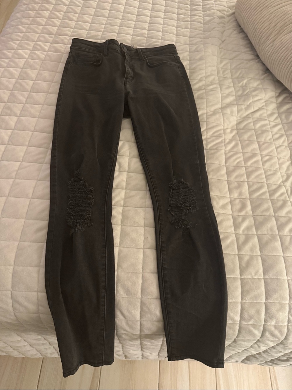 L'AGENCE Black Skinny Jeans with Distressed Knees Margot